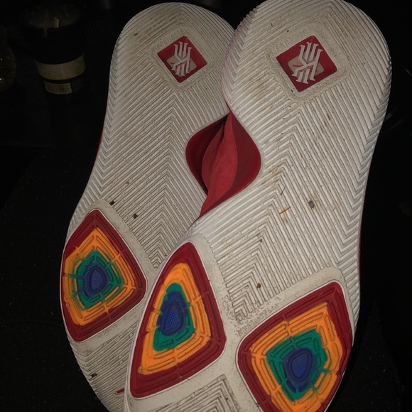 Kyrie 3 Red Suede SZ 8.5 - Picture 6 of 6